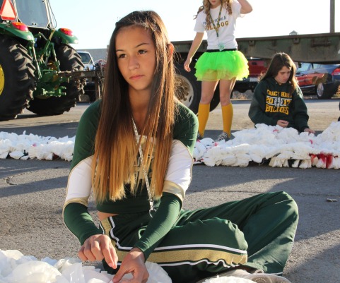 Freshmen build their Homecoming float inspired by comedy movies.