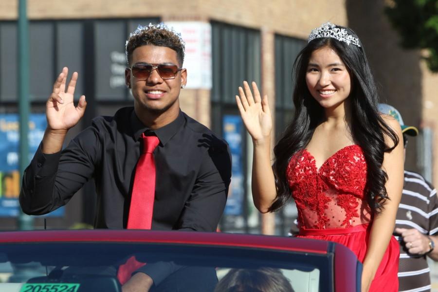 King and Queen waving at the crowd during the parade